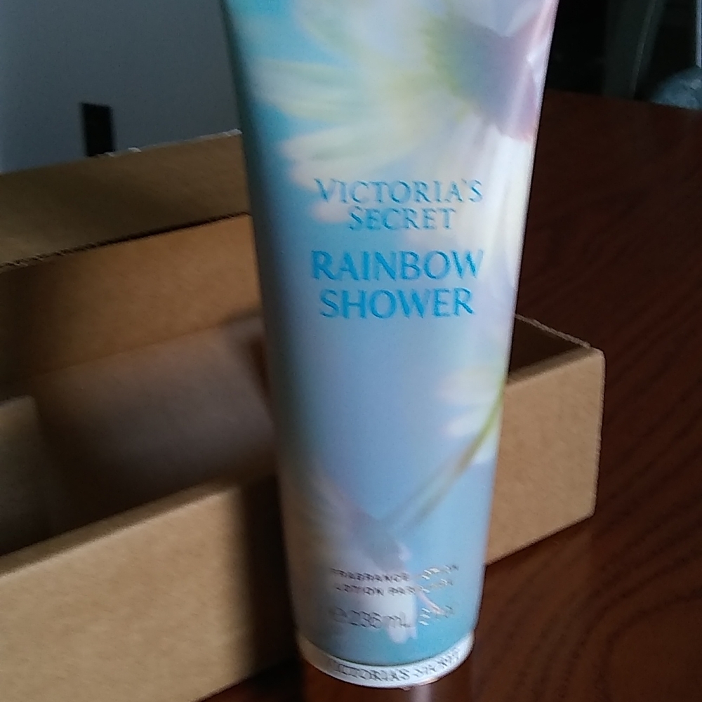 VS Rainbow Shower Lotion NWT